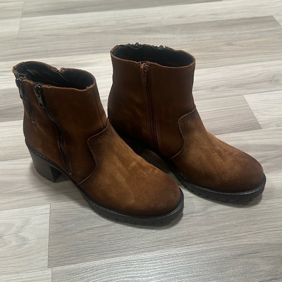 Eric Michael Women’s brown suede boots Size 7.5 - Picture 1 of 8